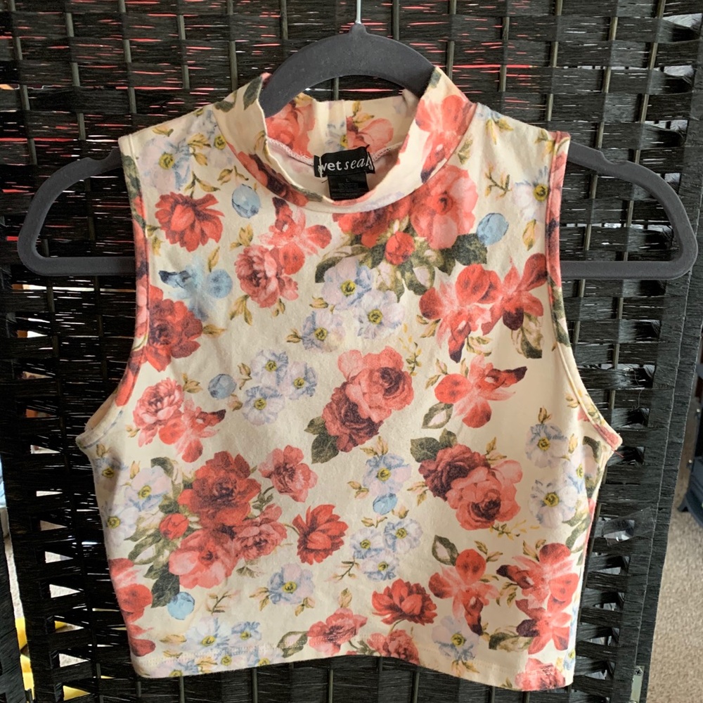Beautiful floral crop top.